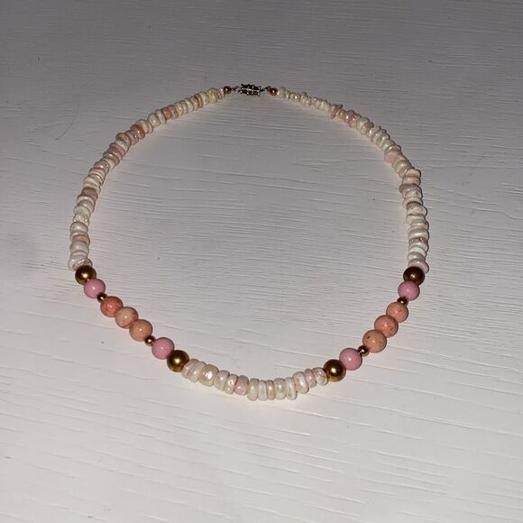 Vintage Conch Shell Round Bead Pink and White Beaded Necklace - Picture 6 of 9